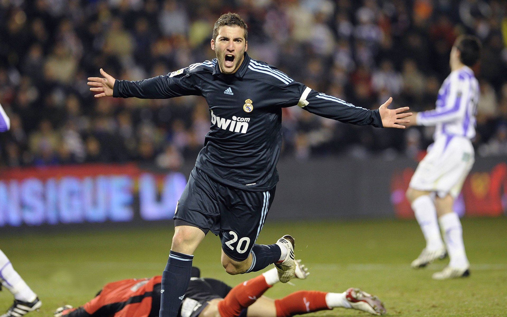 九游官网入口活动-“帕布罗·马特拉的无畏拼搏精神，带领阿根廷美洲狮队战胜挑战”